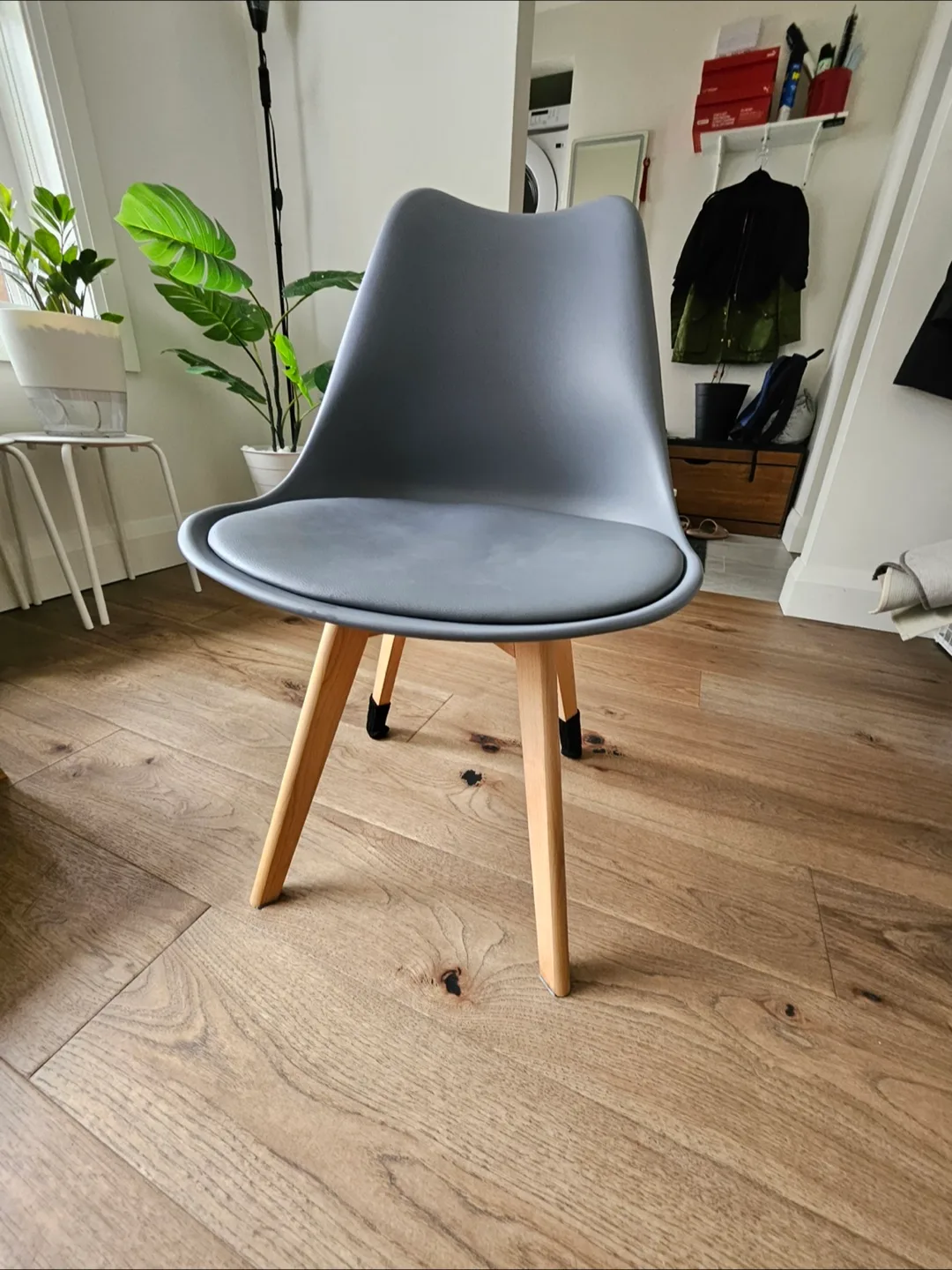 $50 for a Set of 4 Dining Chairs thumbnail