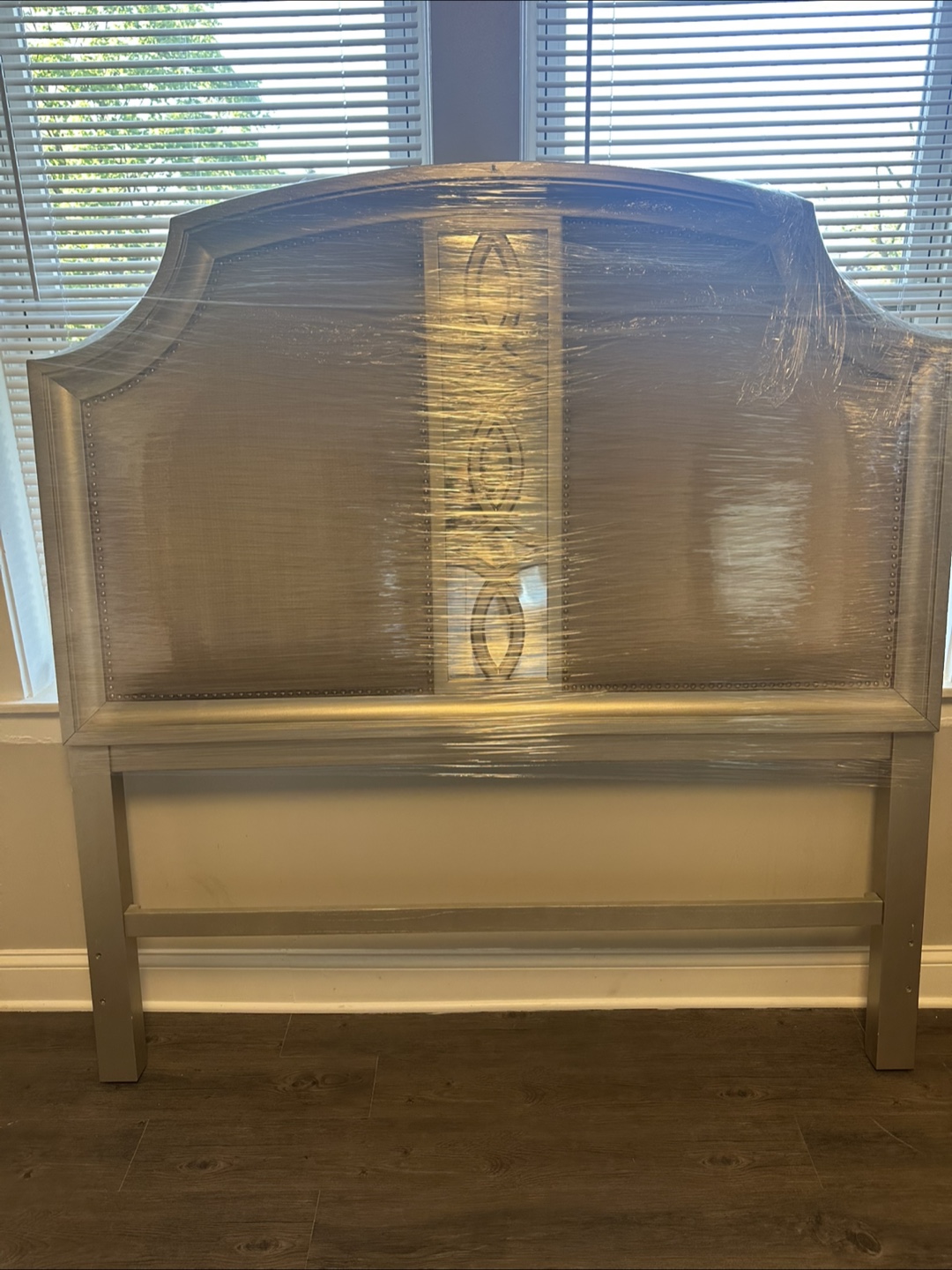 Elegant Silver Dresser and Mirror Set - photo 5