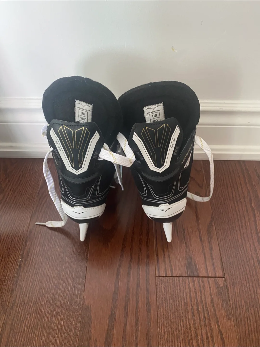 Vic Hockey Youth Ice Skates - Size US 10Y image indicator(3)