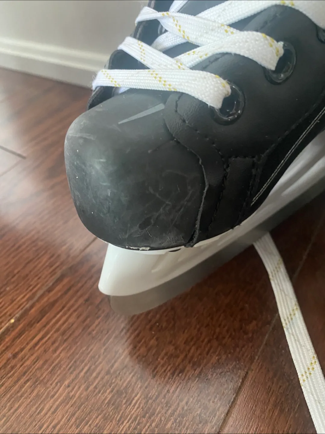 Vic Hockey Youth Ice Skates - Size US 10Y image indicator(5)