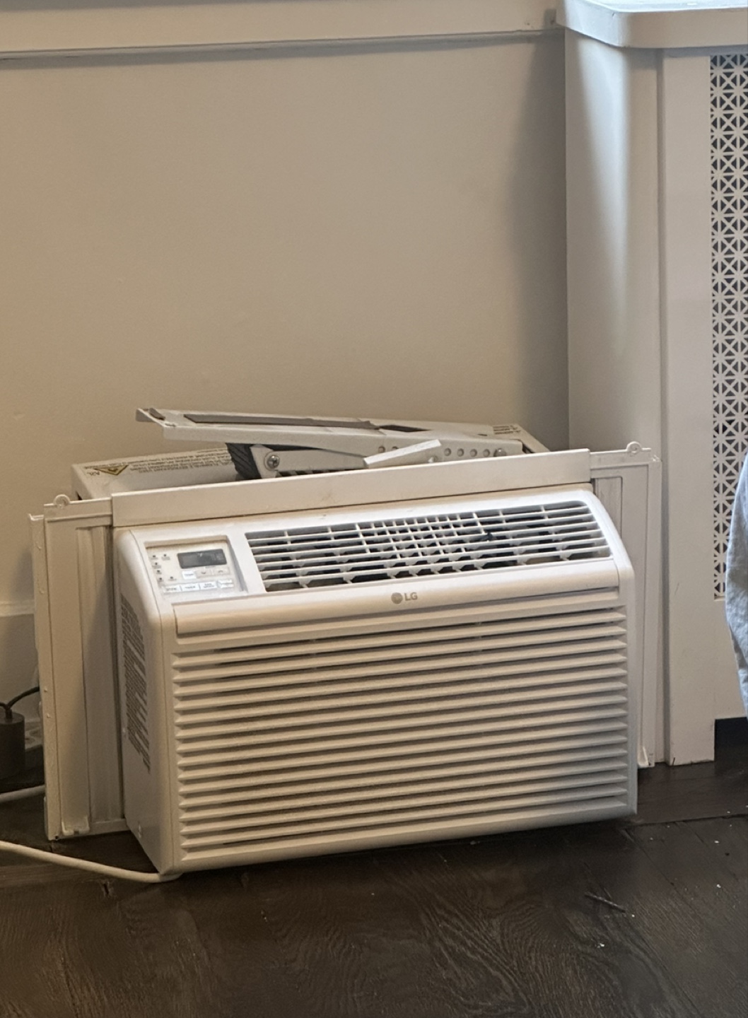 LG 6,000 BTU Window Air Conditioner with Remote - photo 4