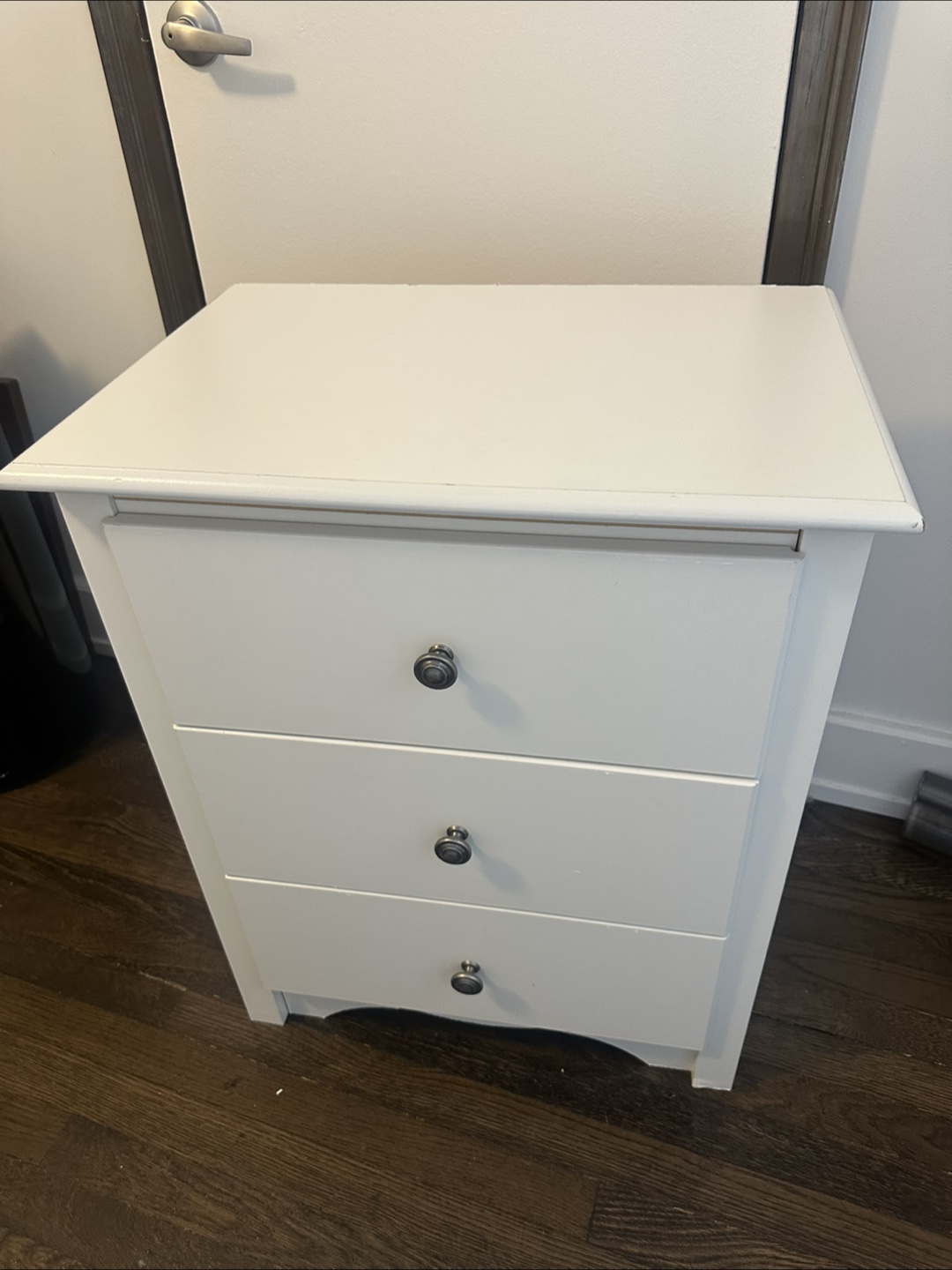 3 drawer nightstand - photo 2