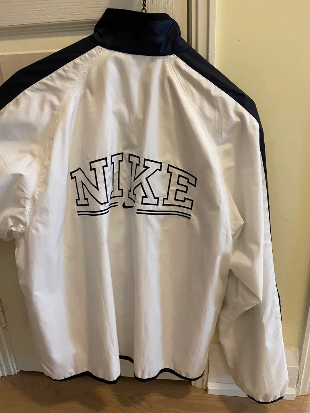 Nike Windbreaker Jacket - Size S image indicator(6)