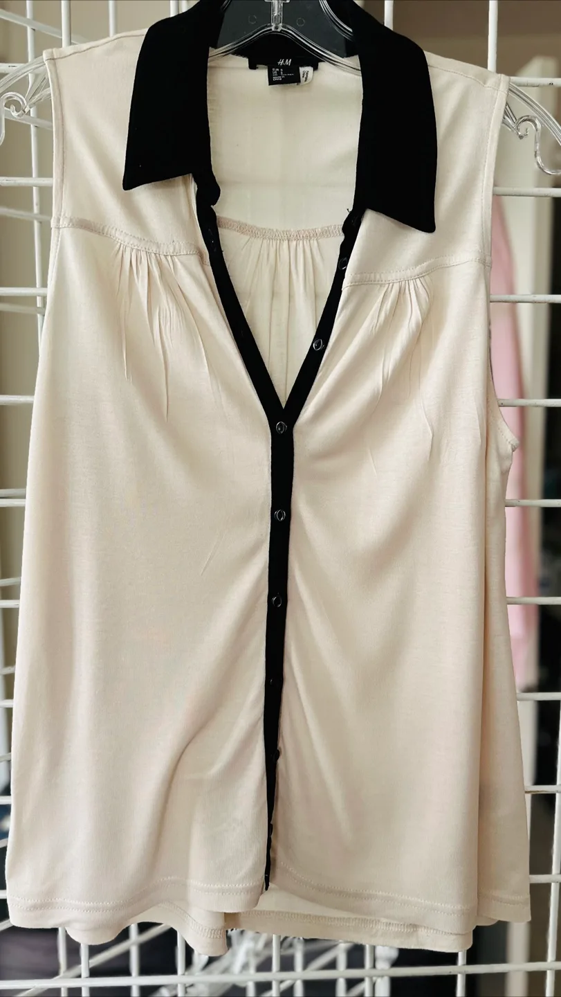 H&M Beige Sleeveless Blouse Size Small thumbnail