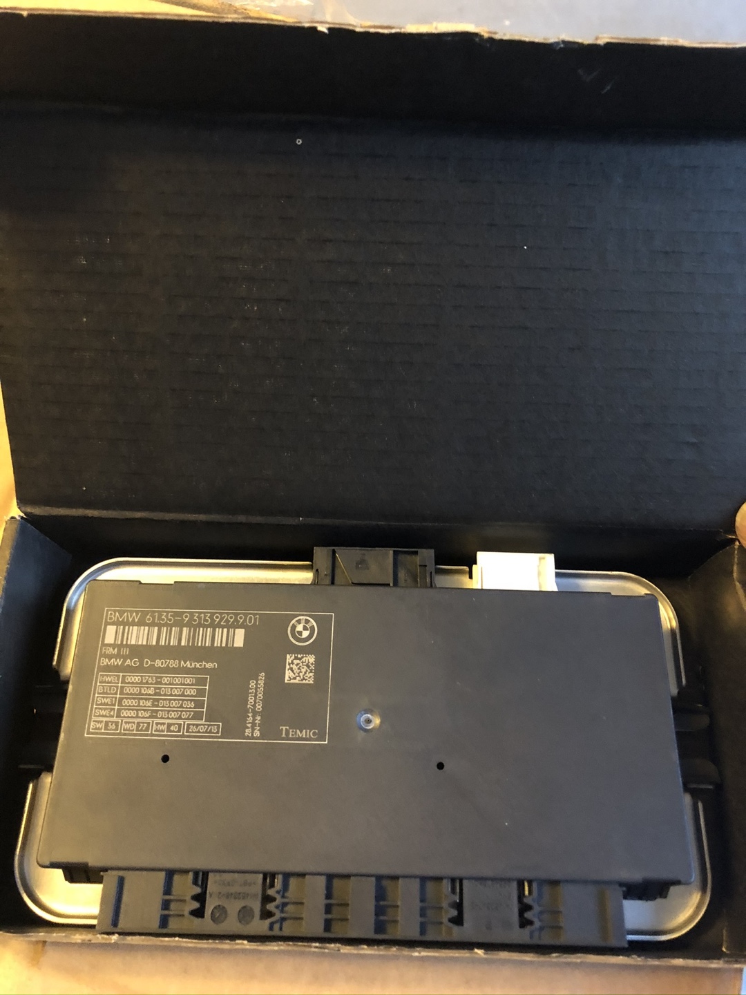 BMW Telematics Control Unit 61 35 6 823 587 - photo 3