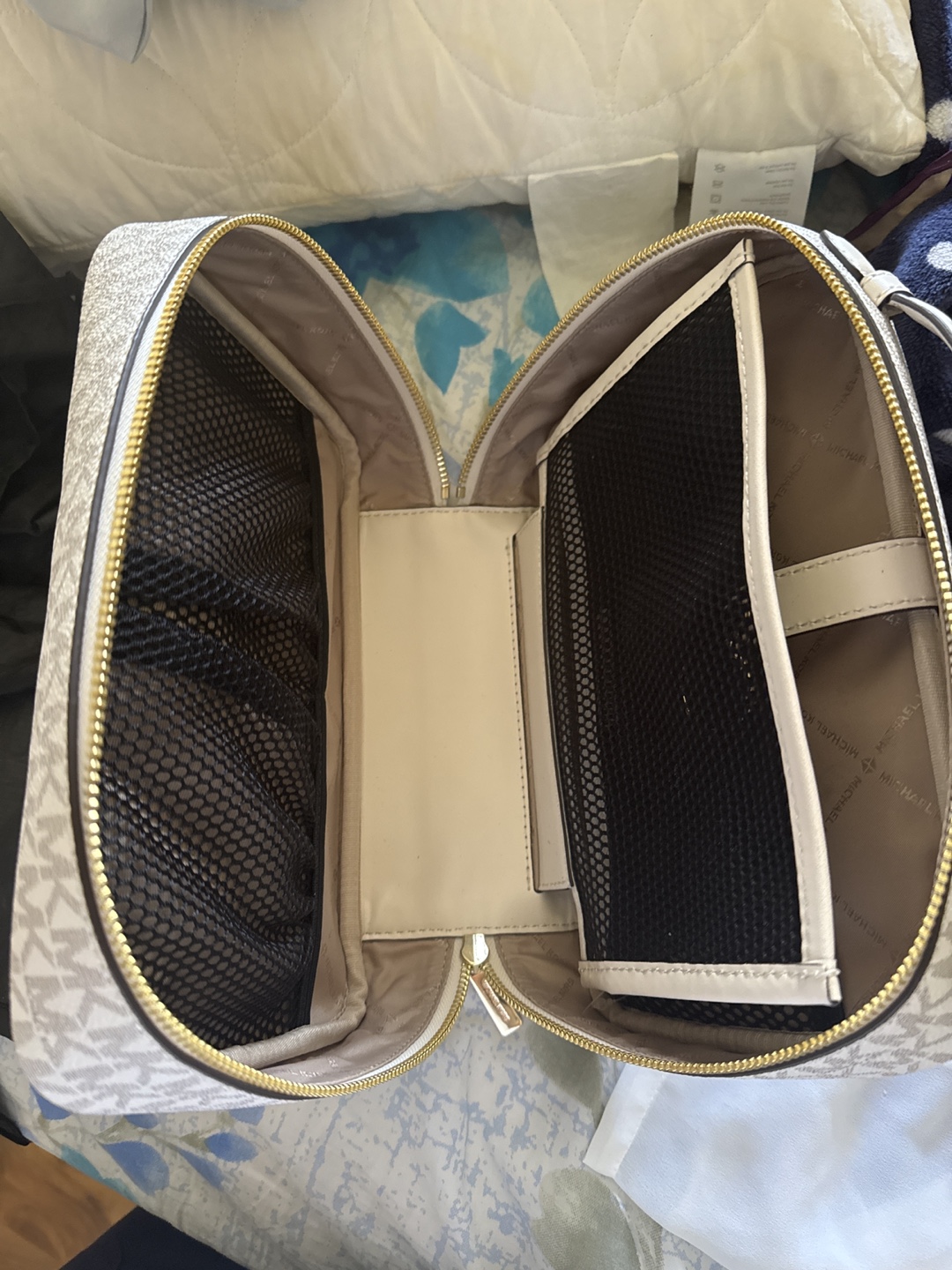 MK Travel Cosmetic Case - photo 2