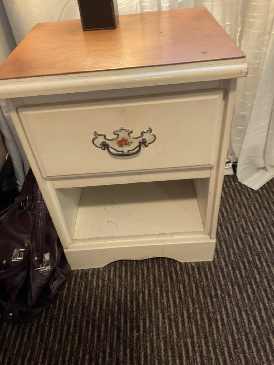 Vintage white dresser with nightstand free as for pick up - photo 2