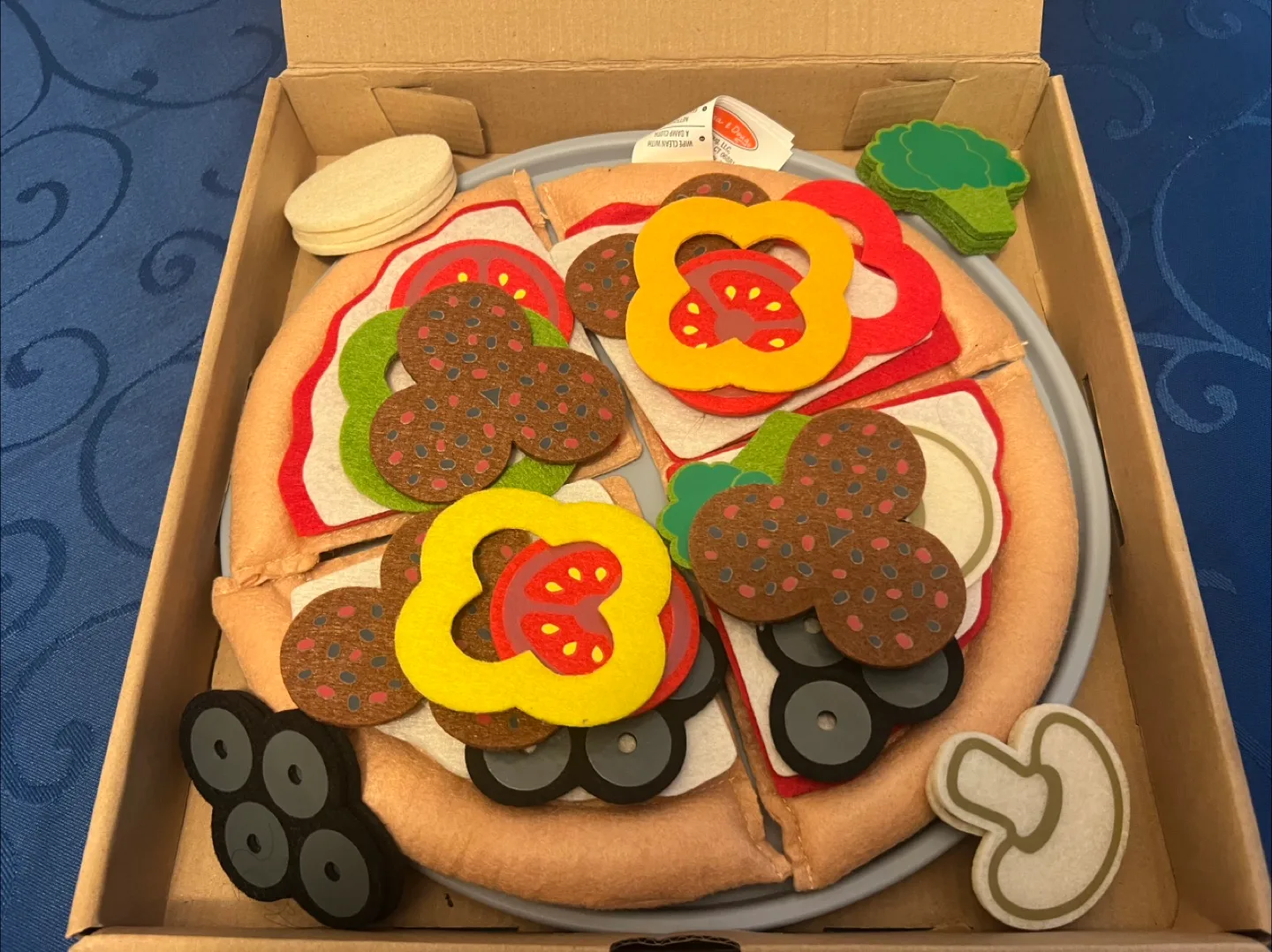 Melissa & Doug Felt Food Pizza Play Set thumbnail