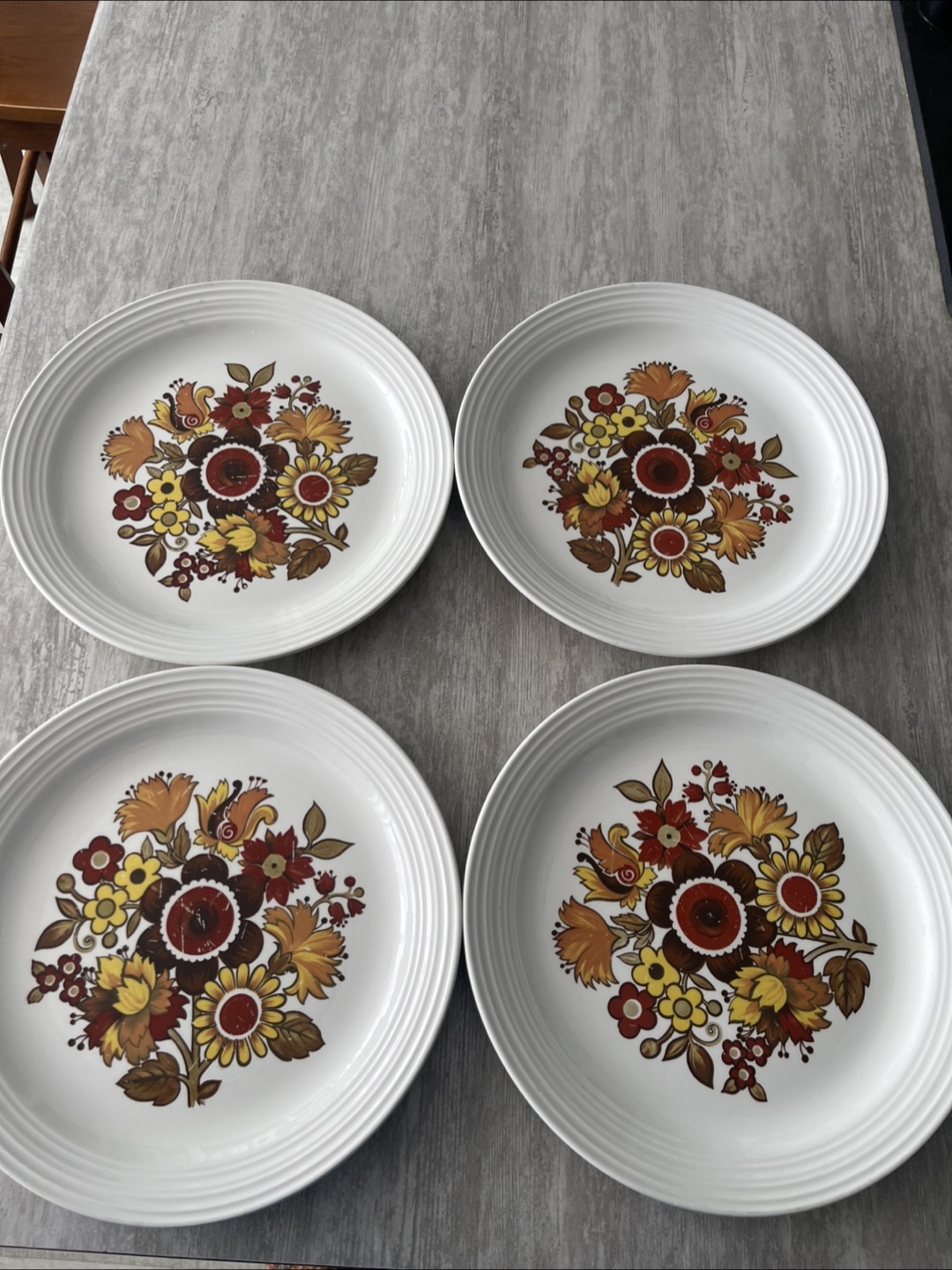 Vintage Floral Dinner Plates Set of Four