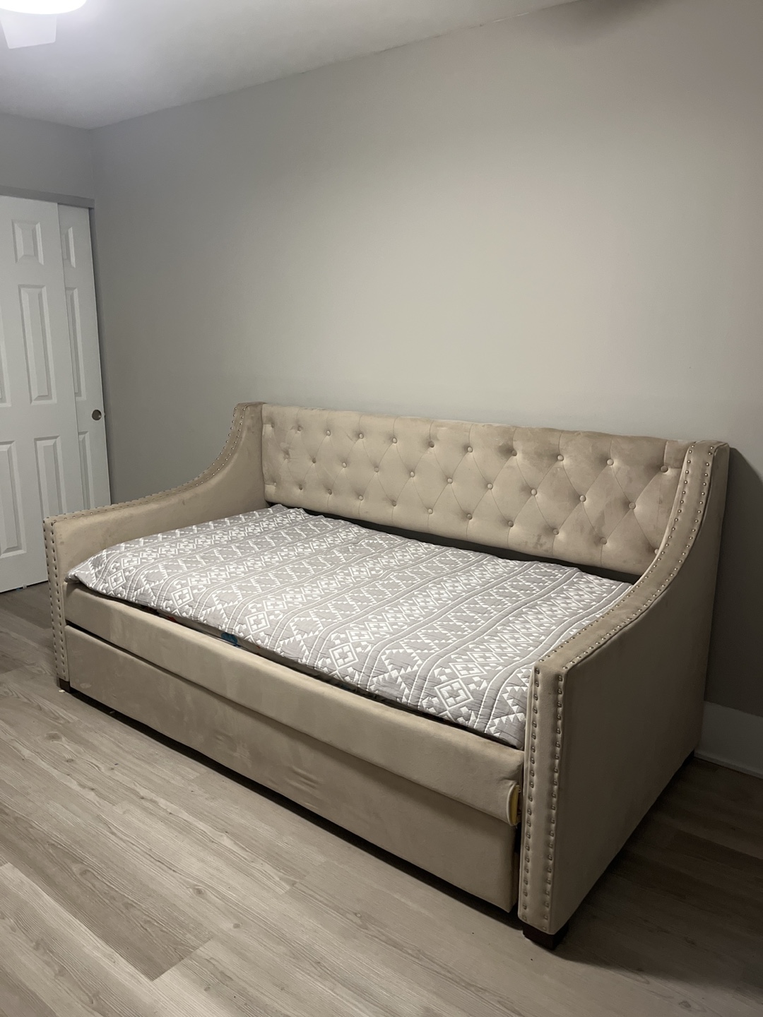 Beige Velvet Tufted Daybed