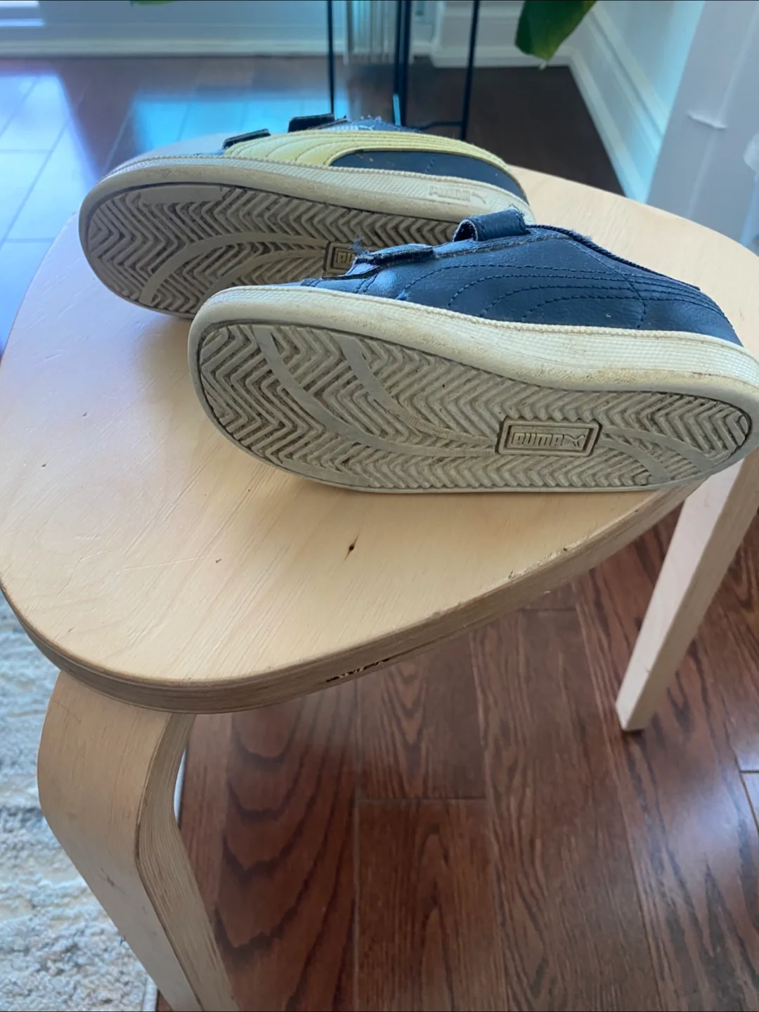 Puma Toddler Velcro Sneakers Size 9.5C image indicator(5)