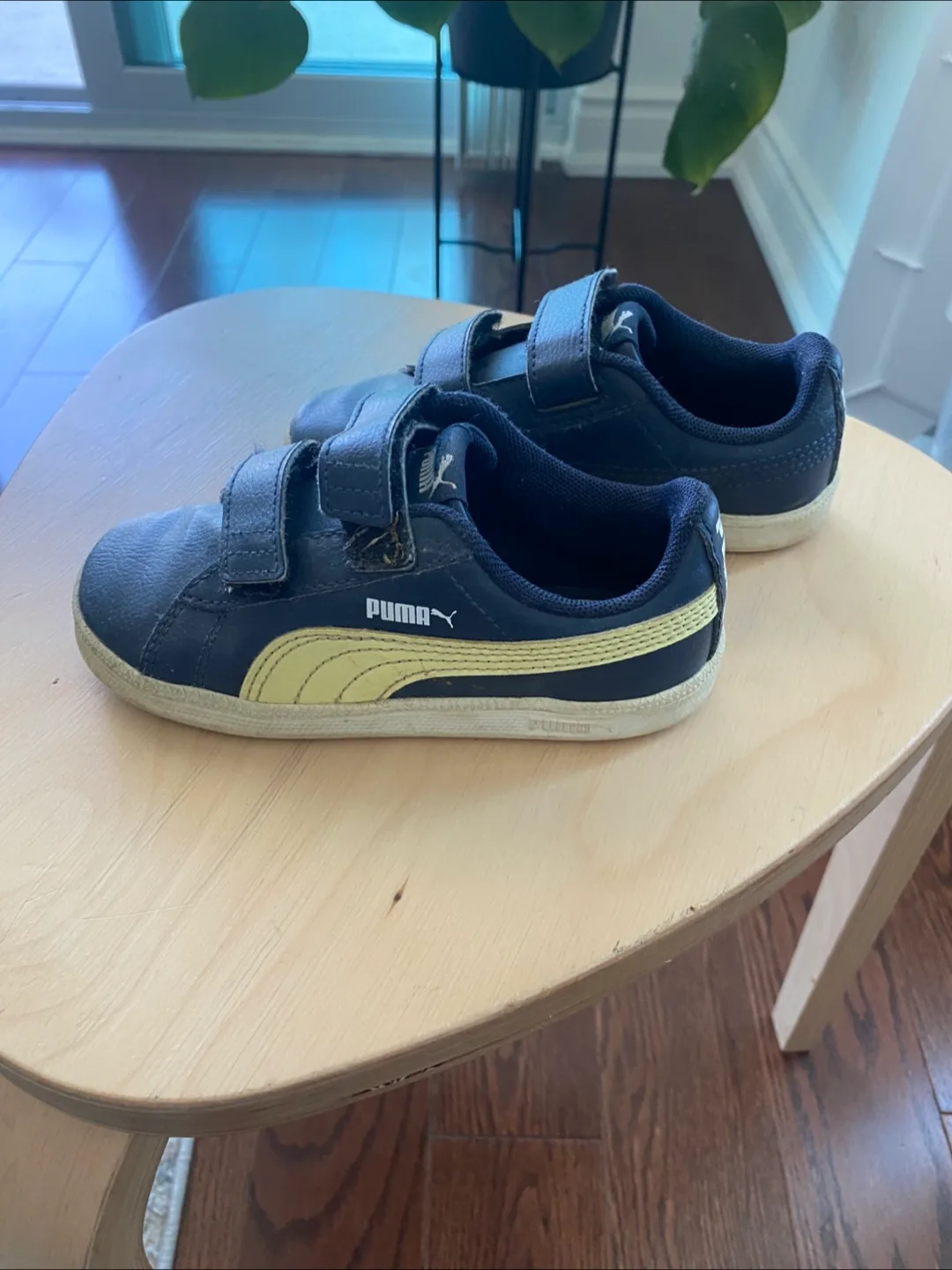 Puma Toddler Velcro Sneakers Size 9.5C image indicator(3)