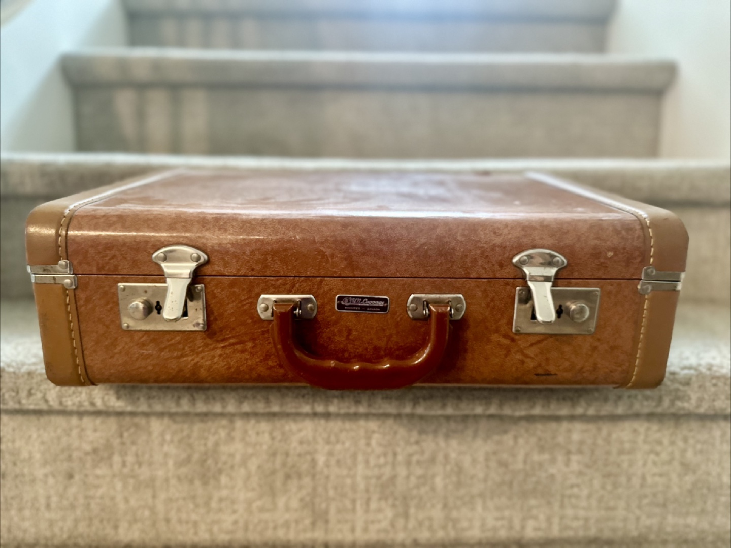 Vintage Travel Suitcase - Excellent Condition - photo 3