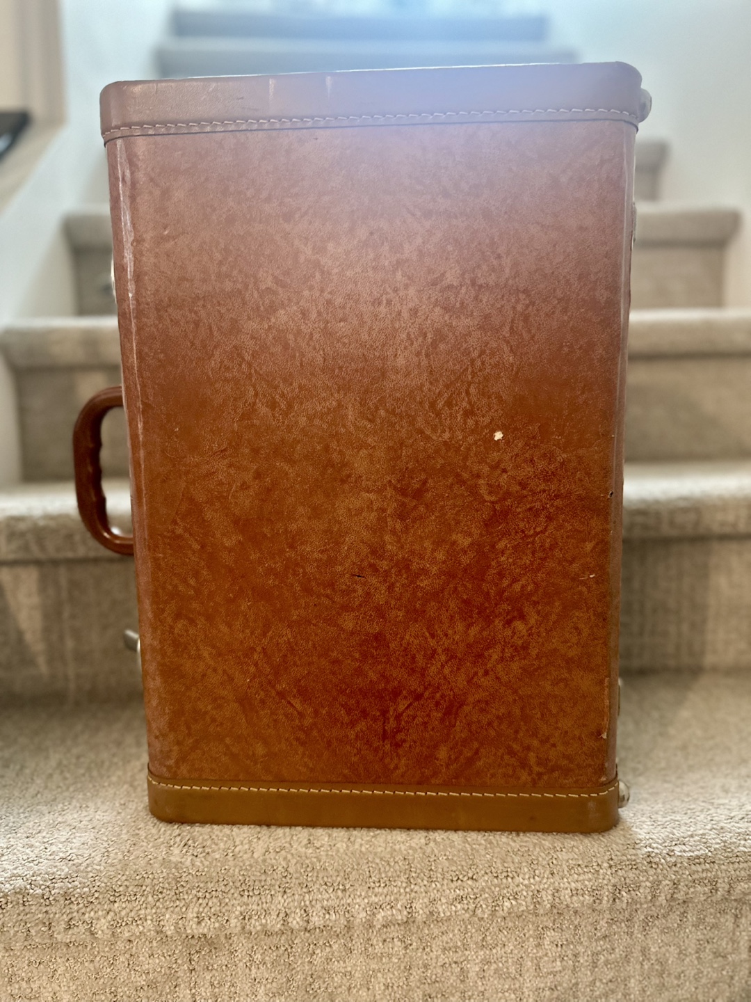 Vintage Travel Suitcase - Excellent Condition - photo 5