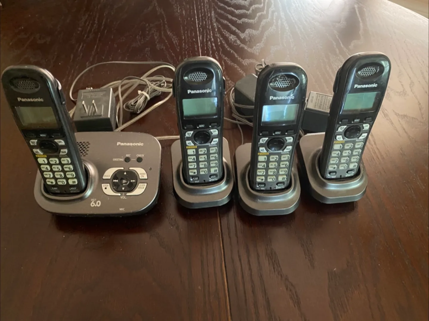 Panasonic KX-TGD533 4 Handset Cordless Phone System image indicator(2)