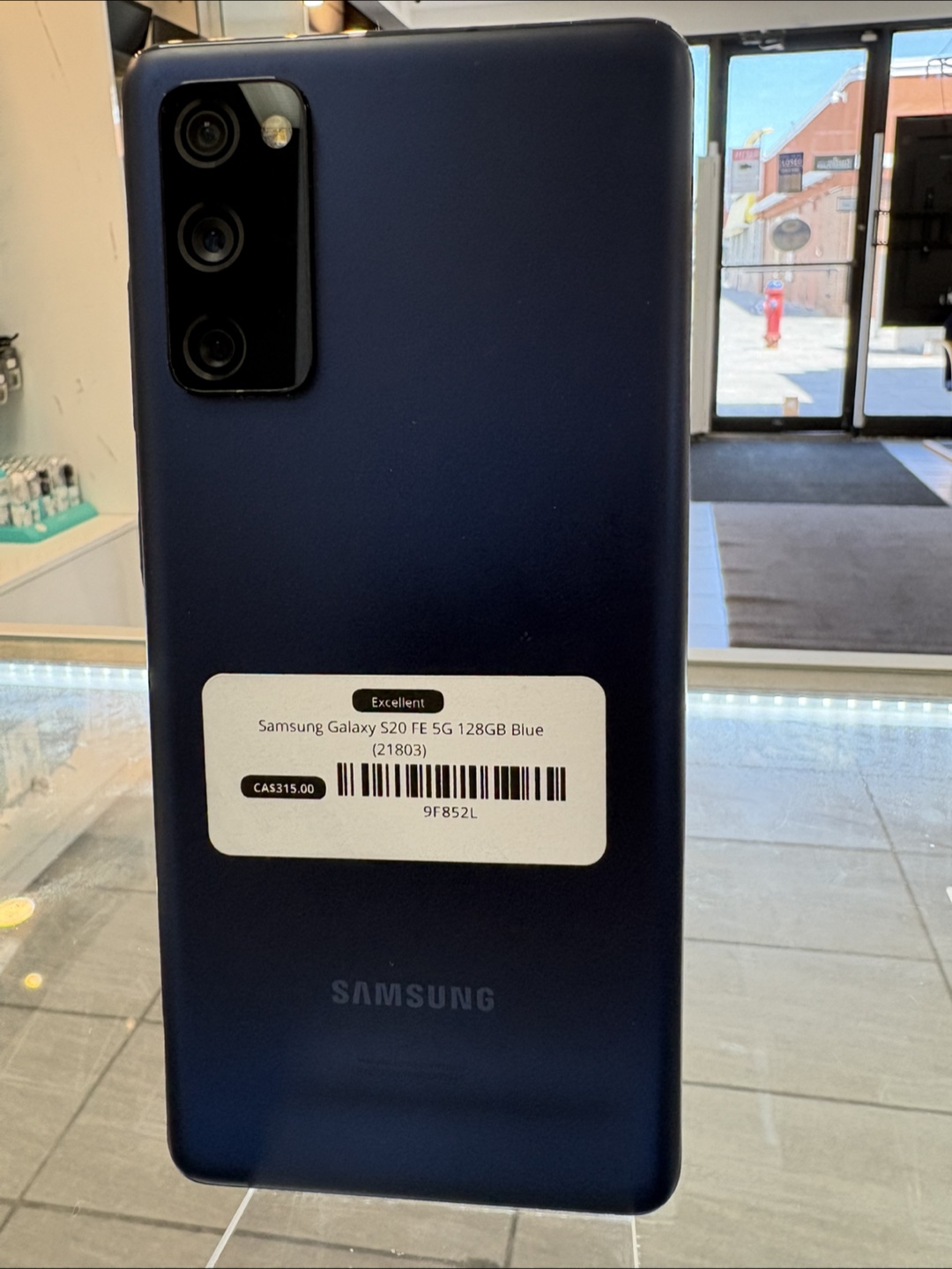 Samsung Galaxy S20 FE 5G 128GB - Blue comes with warranty