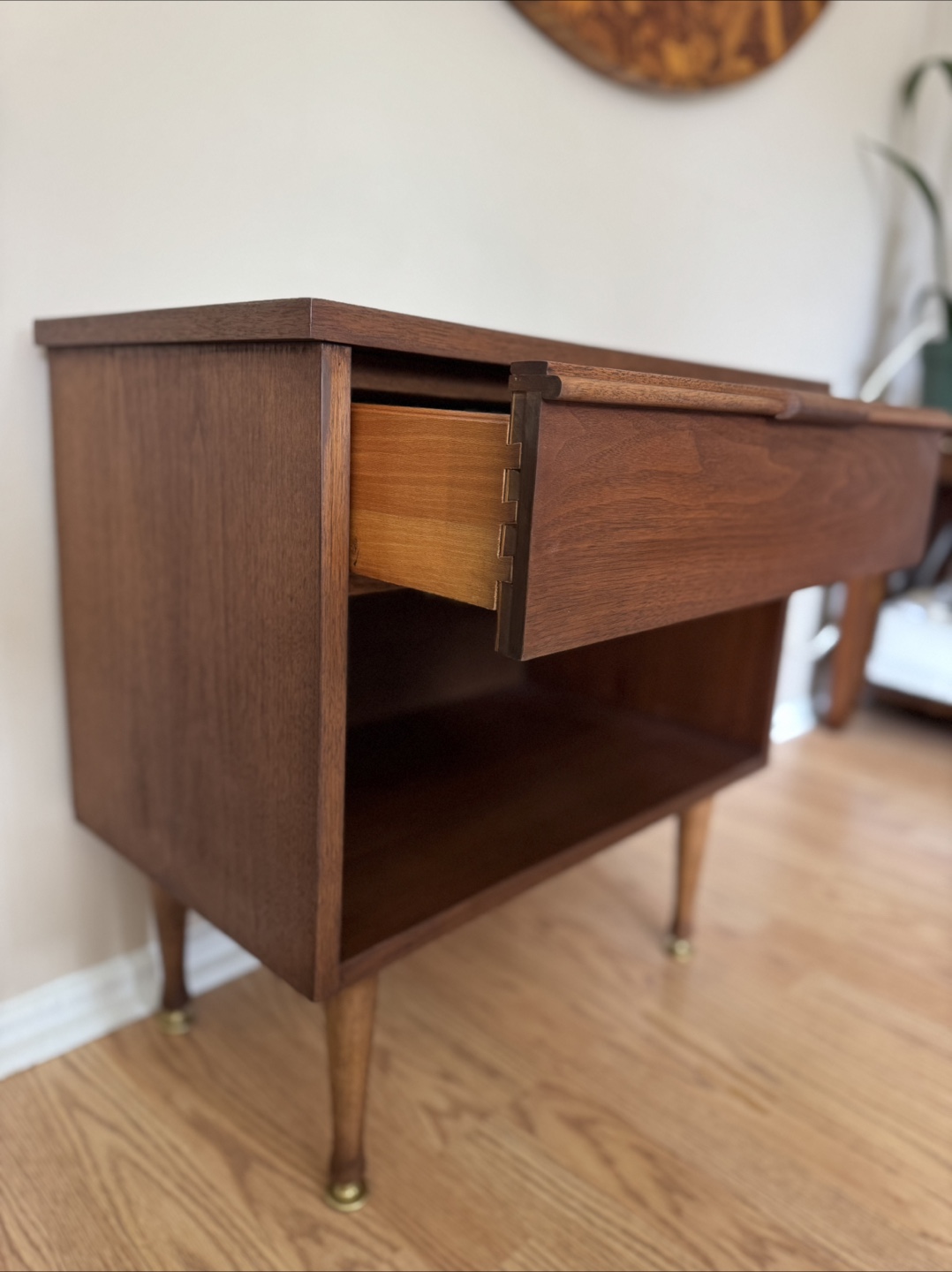 Mid-Century Modern Nightstand - photo 4