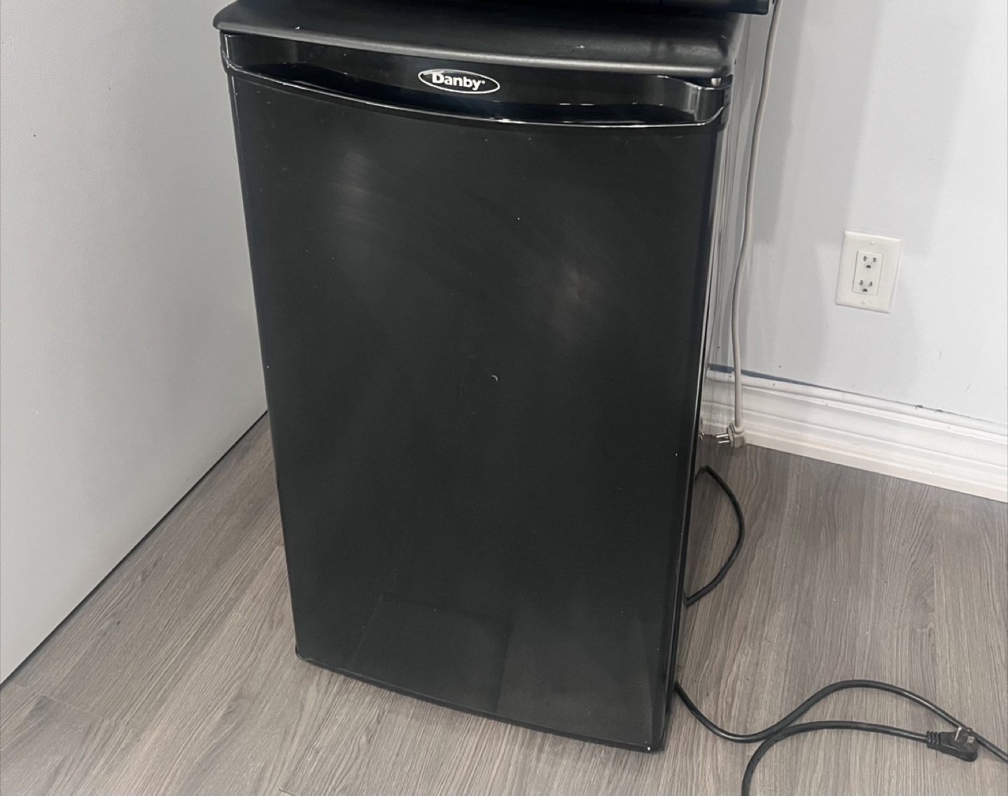 Danby Compact Refrigerator - photo 2