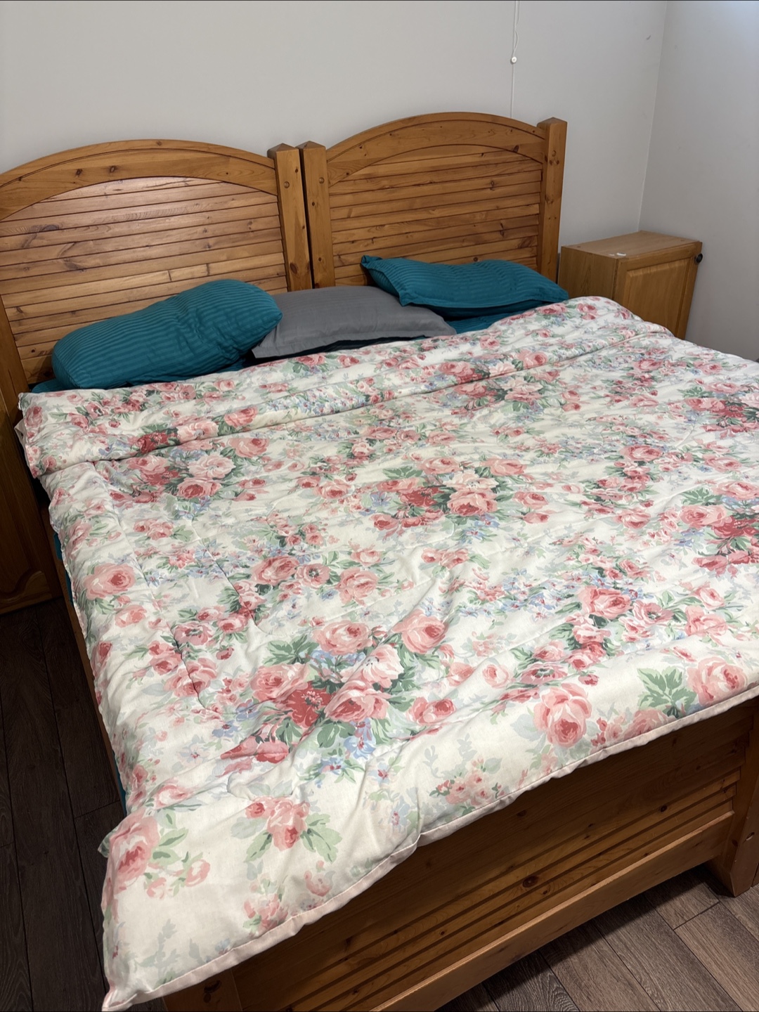 TWO SINGLE Wooden Bed Frame - photo 2