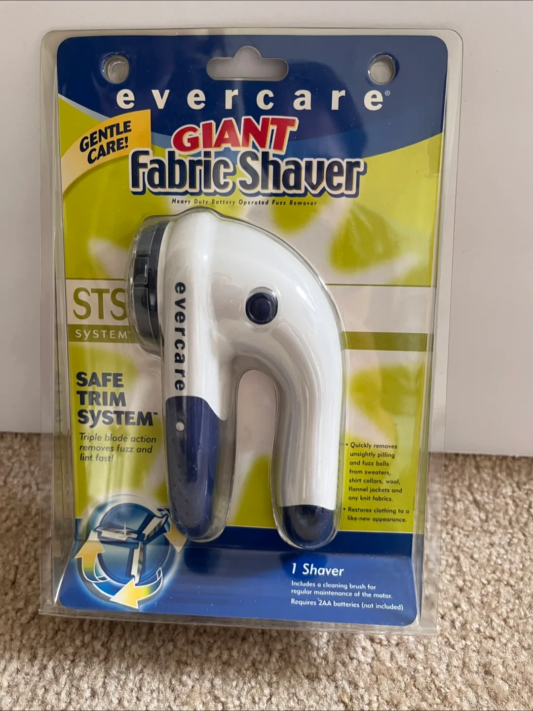 Evercare Giant Fabric Shaver - New in Package thumbnail