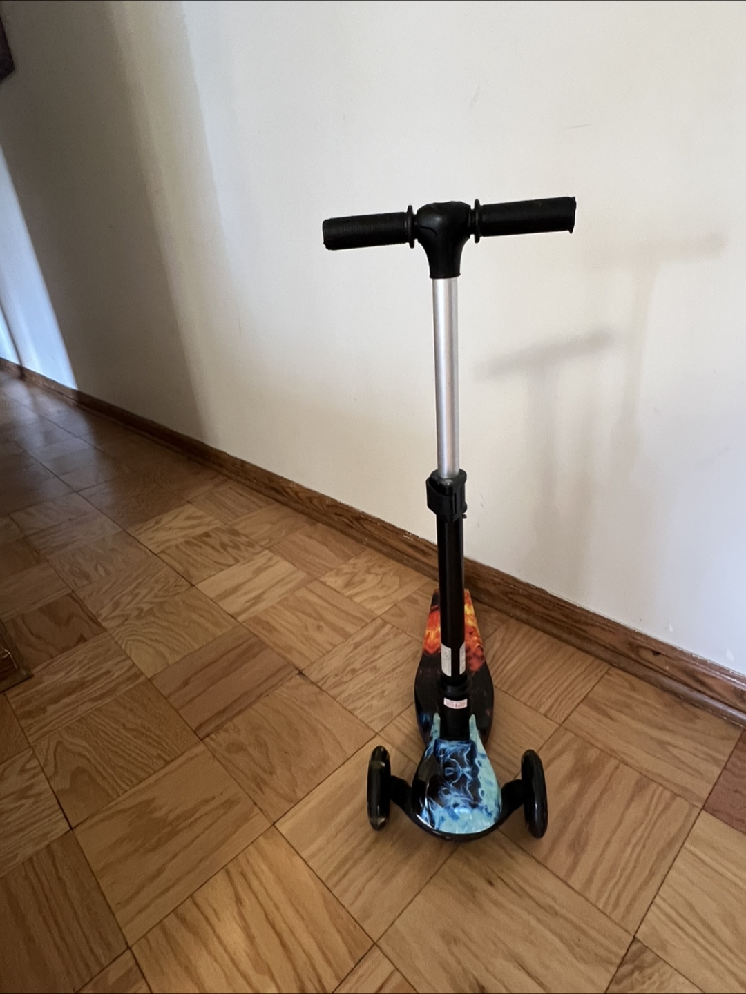 Weskate Kids Scooter, 3 Wheels, LED Lights, Foldable - photo 2