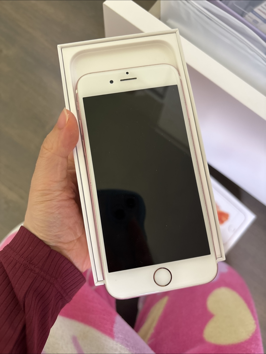 Rose Gold iPhone 6s - photo 3
