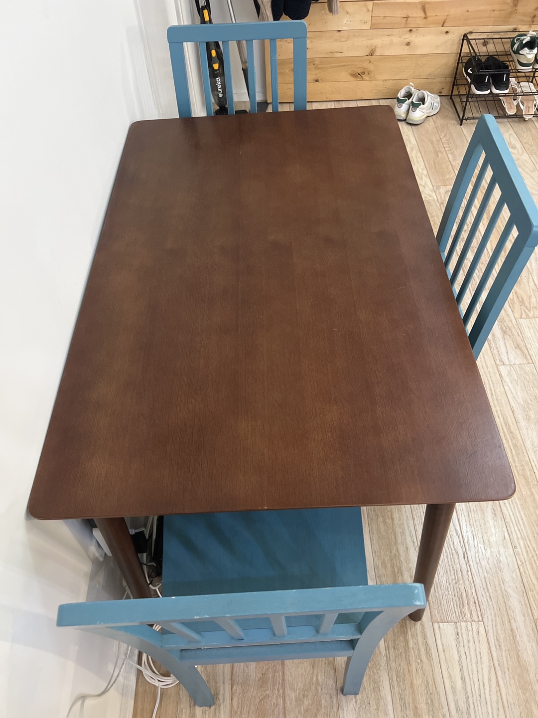 3-Piece Dining Set: Modern Wooden Table and Three Chairs - photo 2