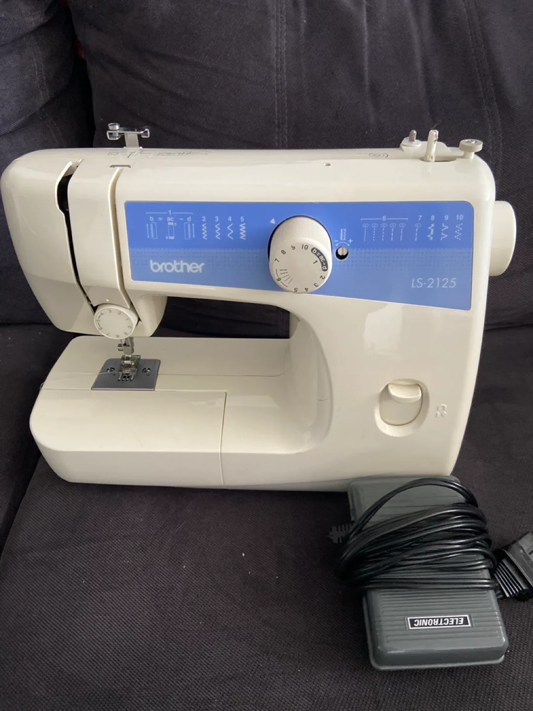 Brother HS-150 Sewing Machine with Foot Pedal thumbnail