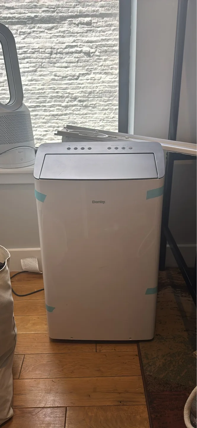 Danby portable 3 in 1 AC 12,000BTU thumbnail