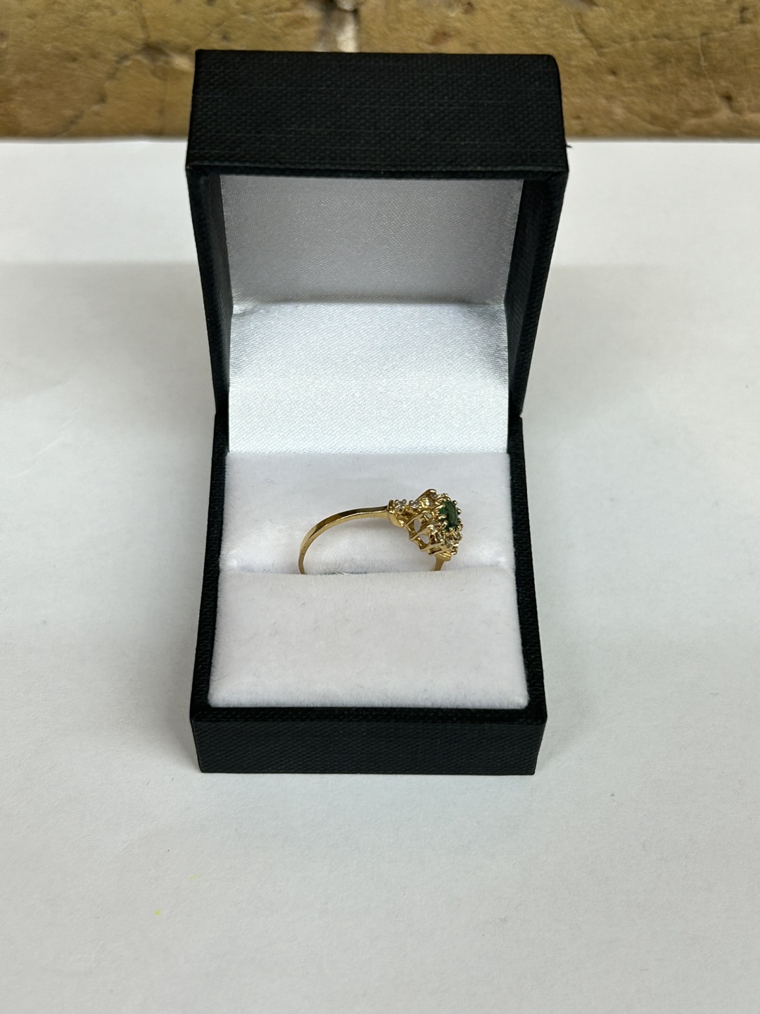 14K LYG Green Birthstone Ring - photo 4