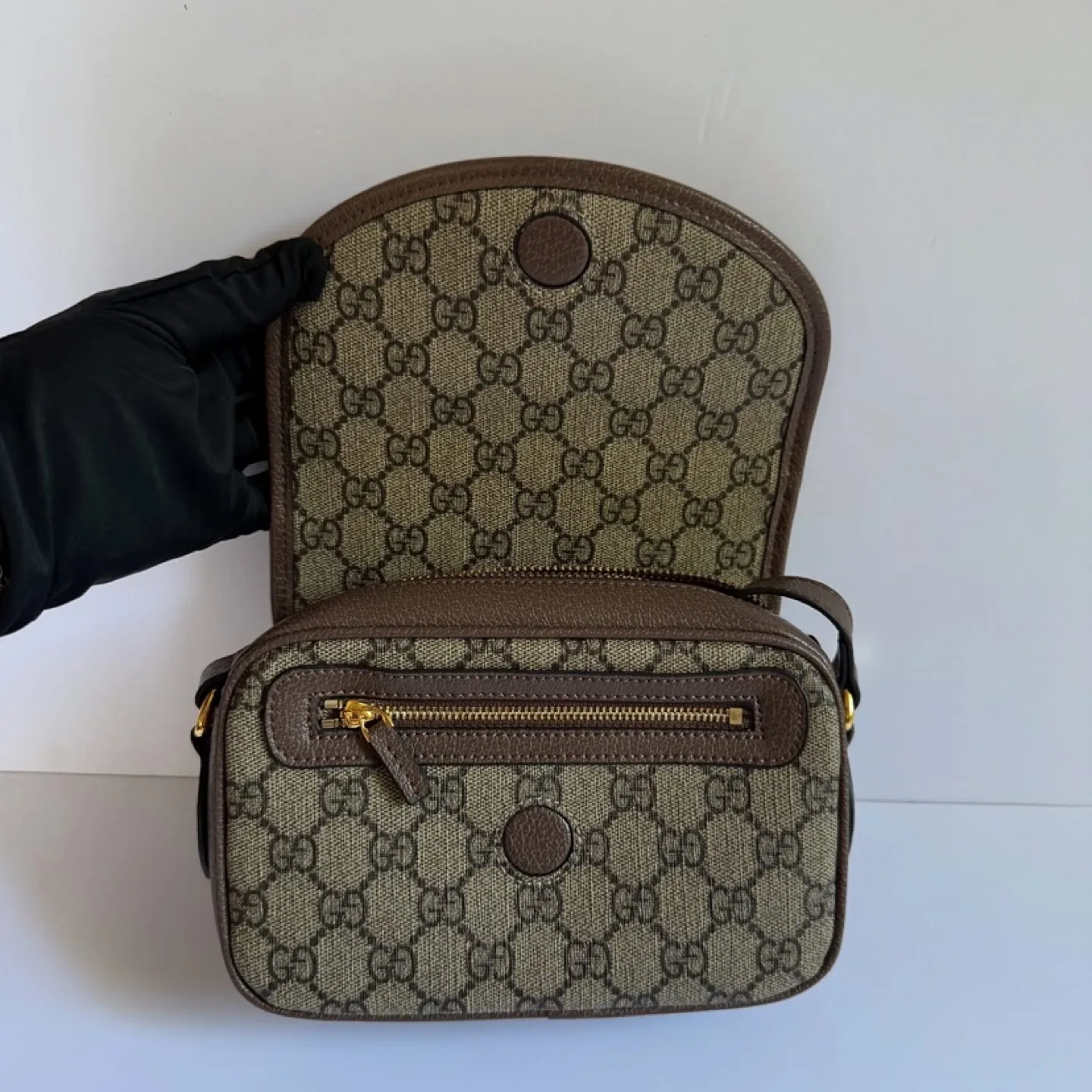 Gucci GG Supreme Small Crossbody Bag thumbnail