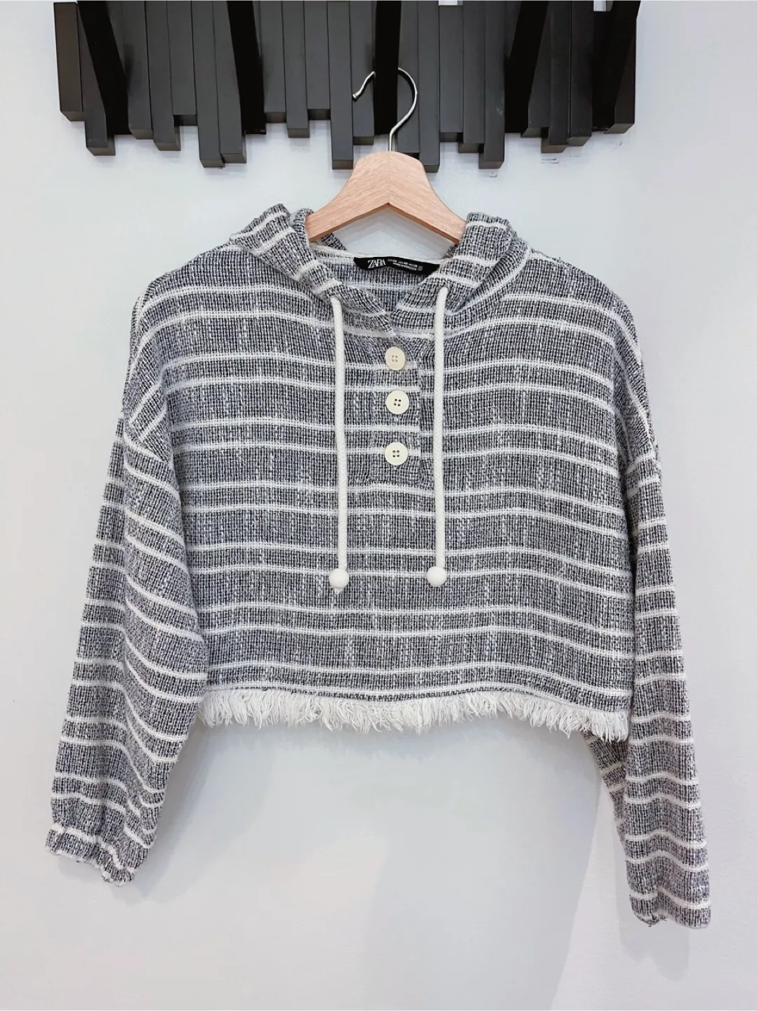 Zara women’s Cropped Striped Hoodie - Size XS thumbnail