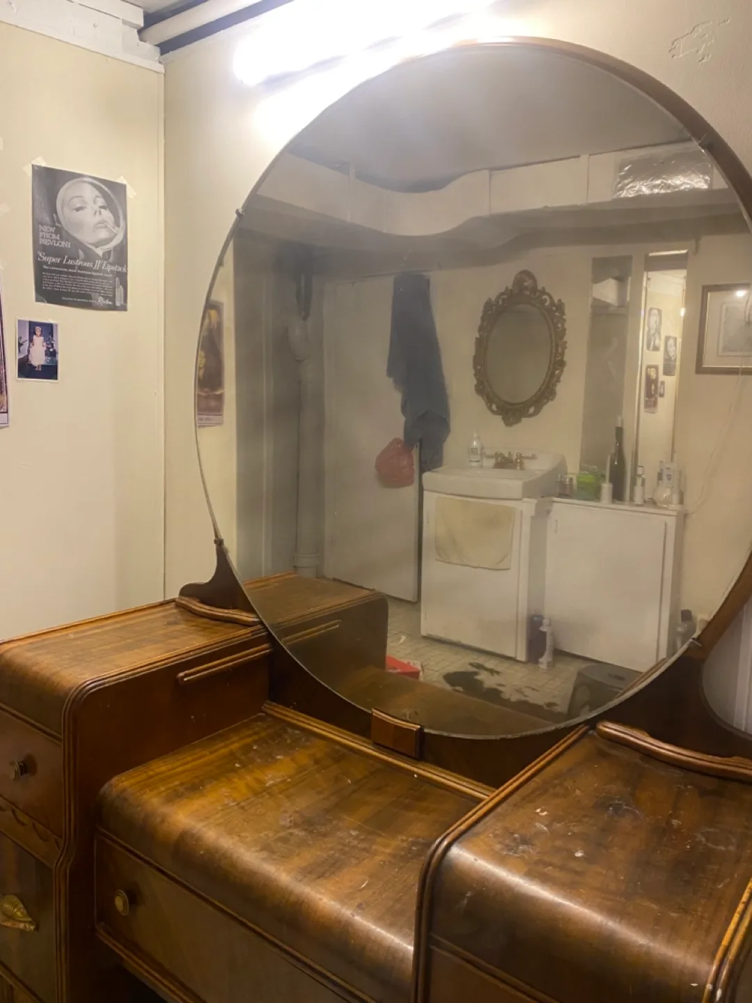 Vintage Wood Vanity with Large Round Mirror image indicator(2)