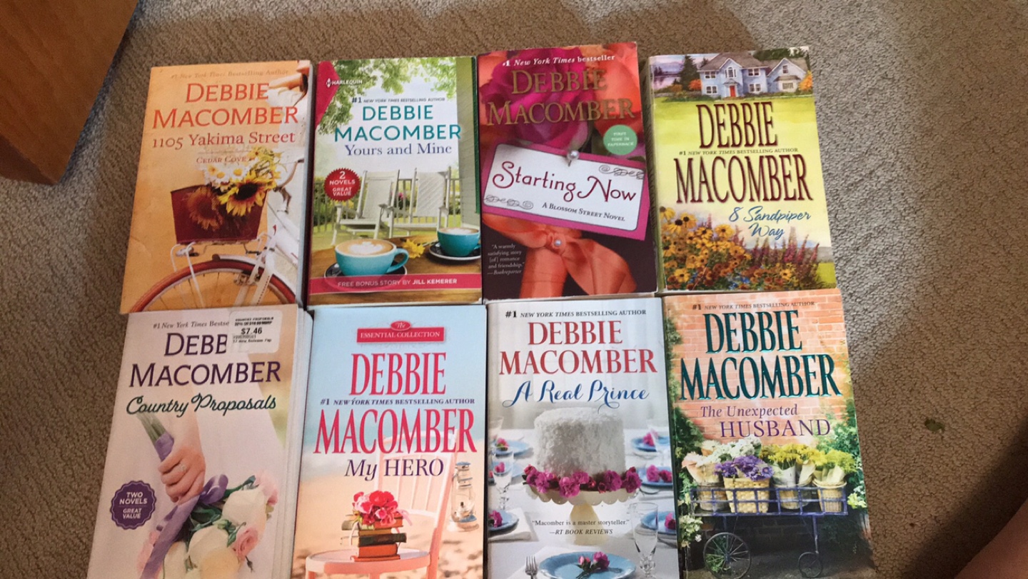 Lot of 8 Debbie Macomber novels
