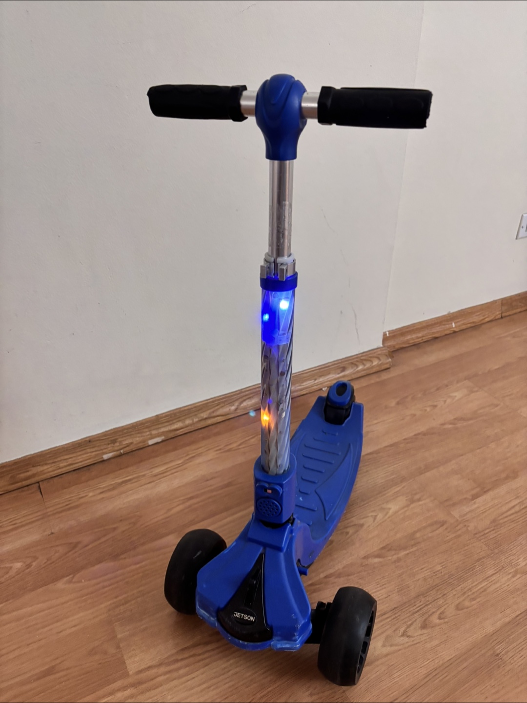 Jetson Saturn Kids' Blue LED Light-Up Scooter