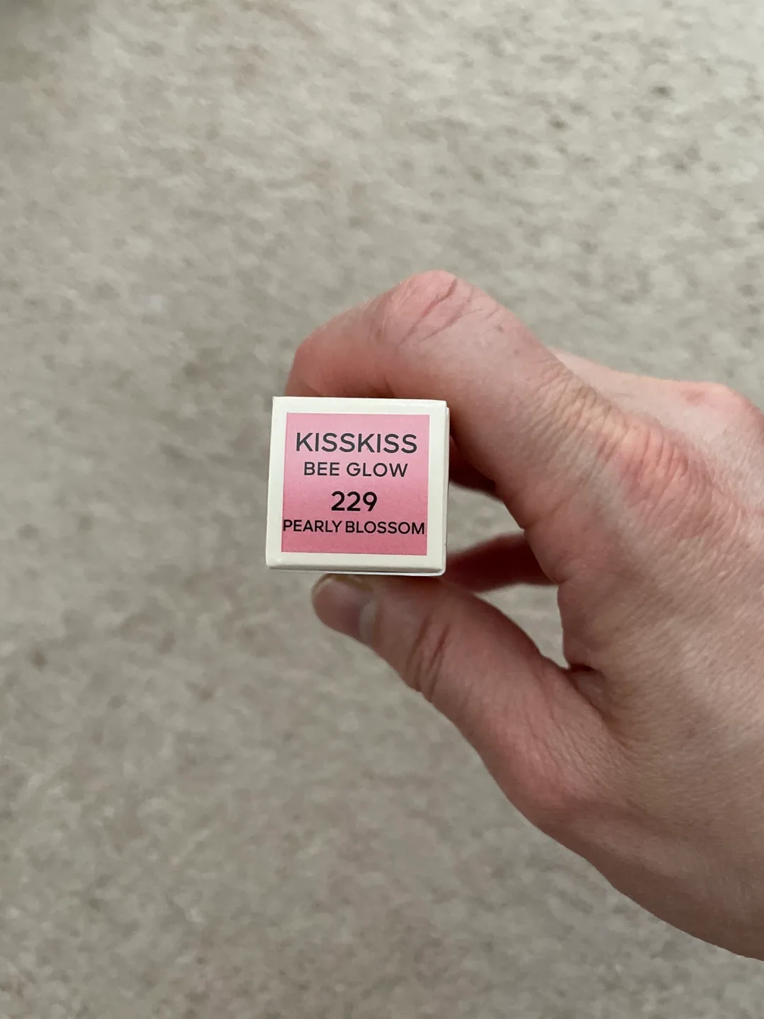 Guerlain KissKiss Bee Glow Balm 229 Pearly Blossom image indicator(2)