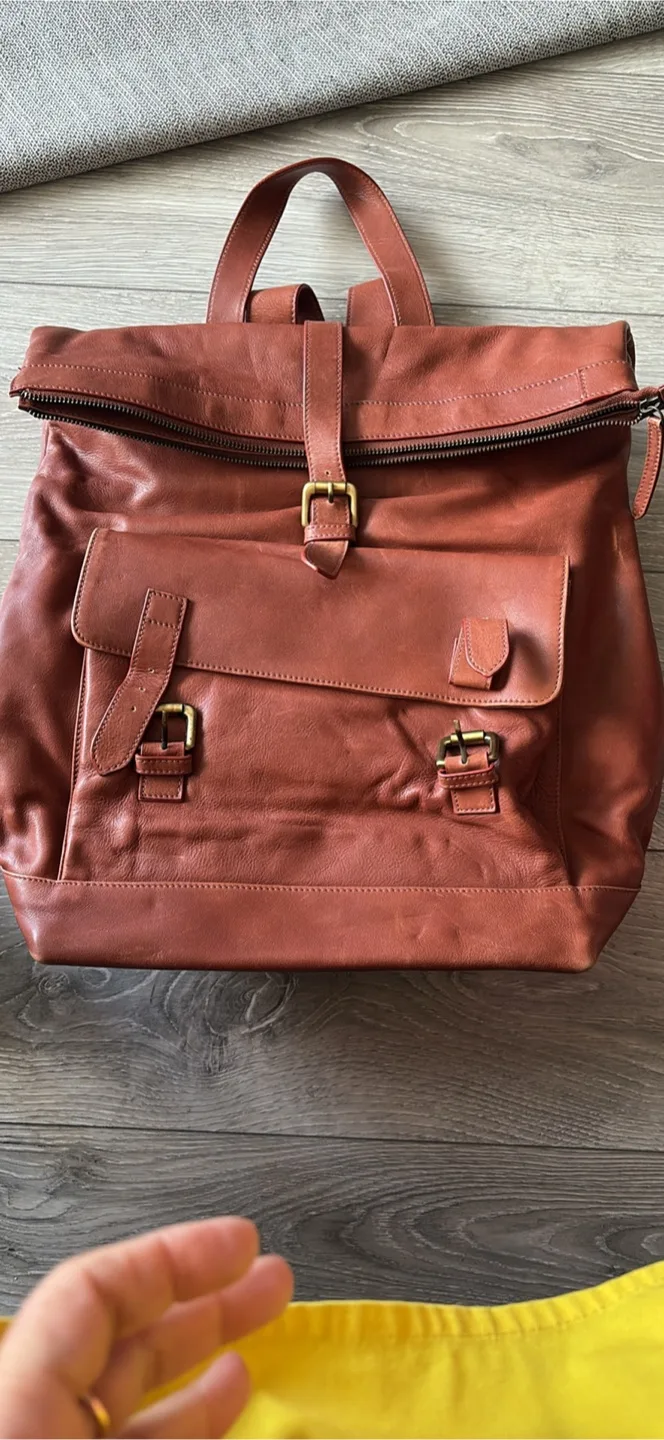 Brown Leather Backpack image indicator(2)