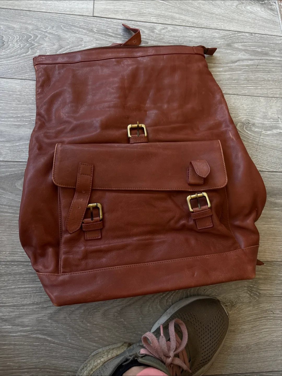 Brown Leather Backpack image indicator(4)