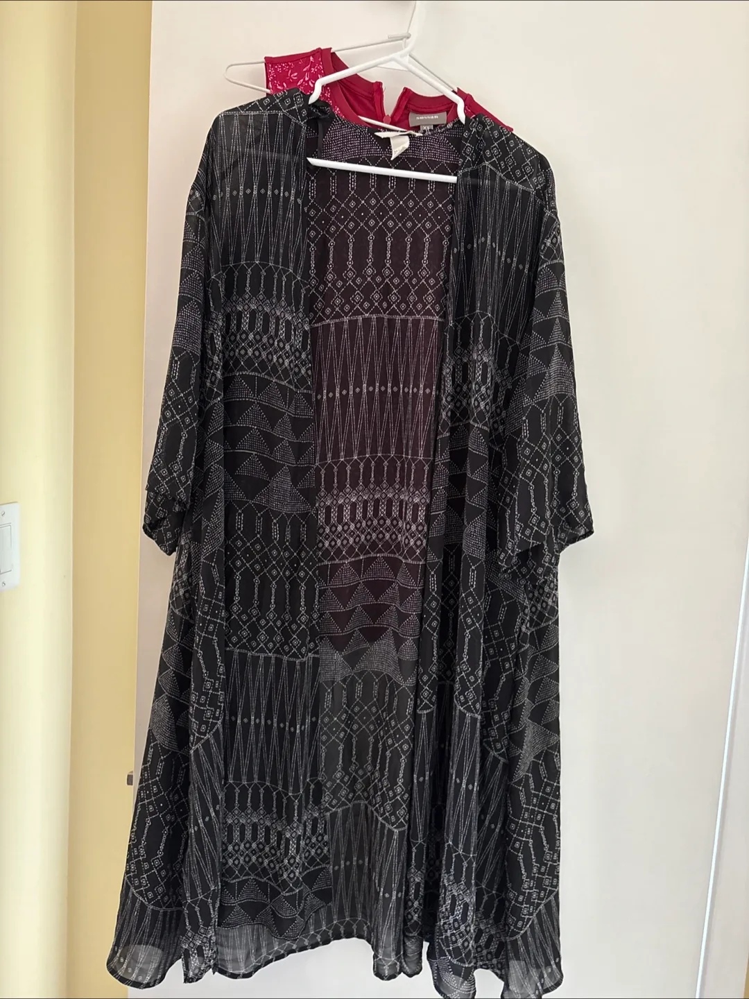 Black and White Geometric Print Kimono image indicator(3)