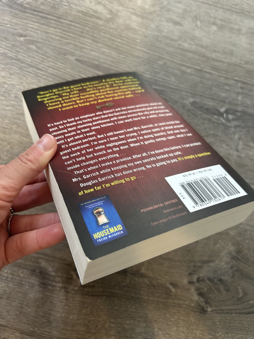 The Housemaid's Secret by Freida McFadden - Paperback Book - photo 3