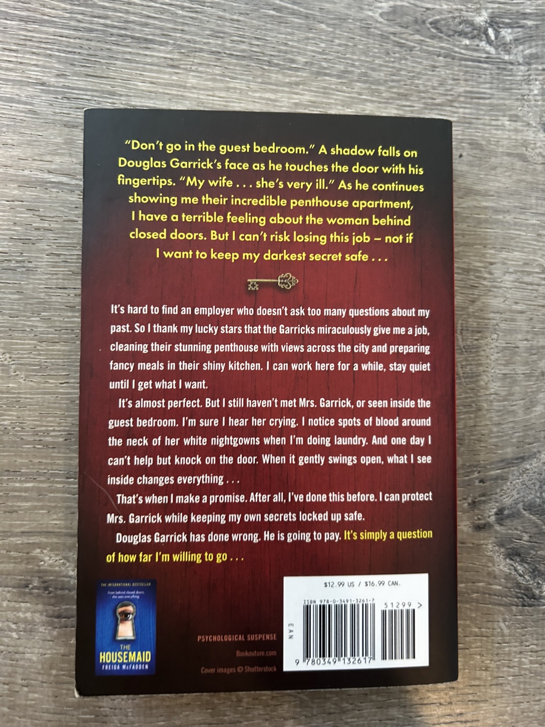 The Housemaid's Secret by Freida McFadden - Paperback Book - photo 2