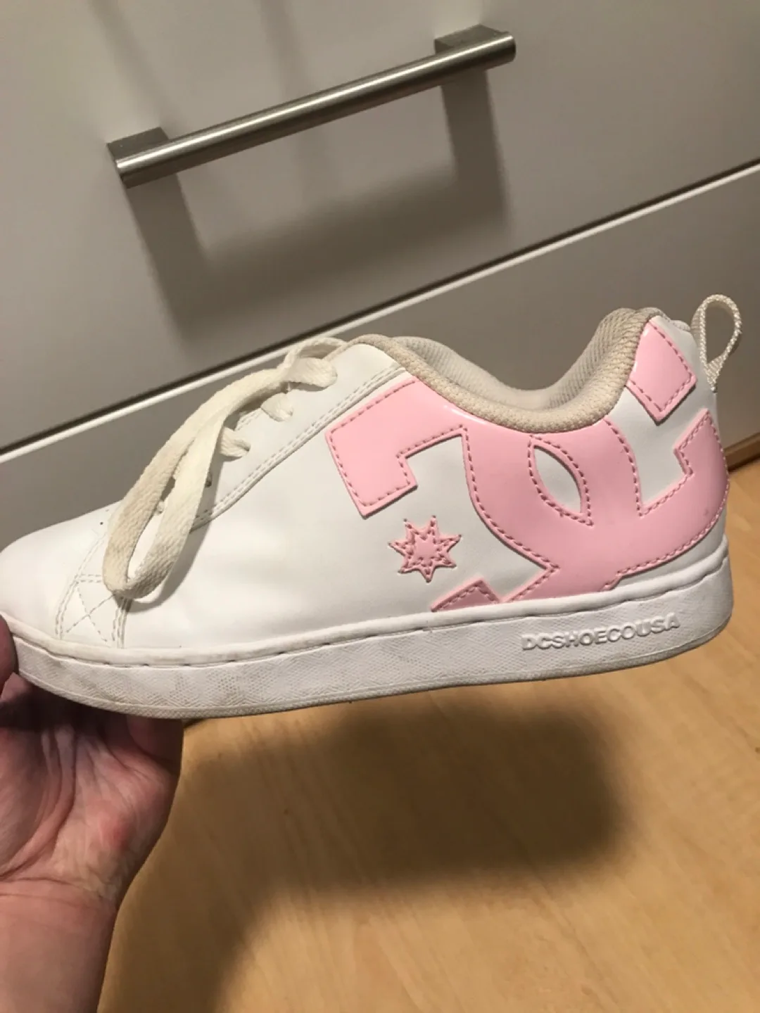 DC Shoes Women's White and Pink Sneakers image indicator(2)