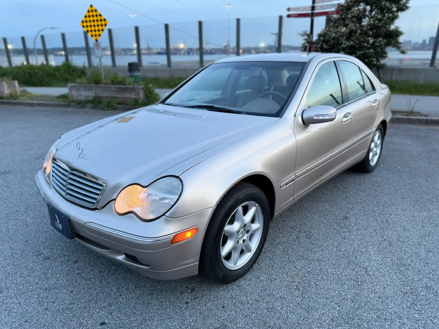 2002 Mercedes-Benz C240 Elegance thumbnail