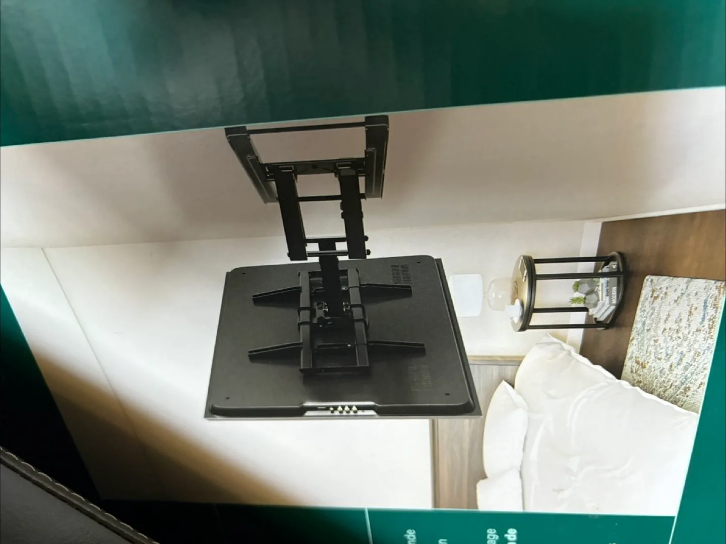 ONN. Extra-Wide Full Motion TV Wall Mount 50-86" image indicator(3)