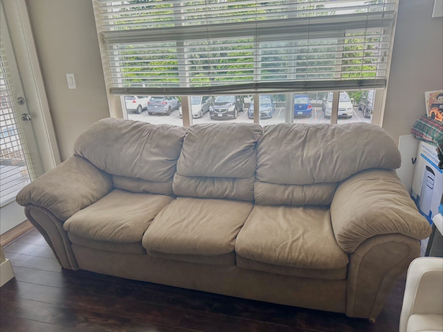 ⭐️Free⭐️Beige Three-Seater Sofa - photo 2