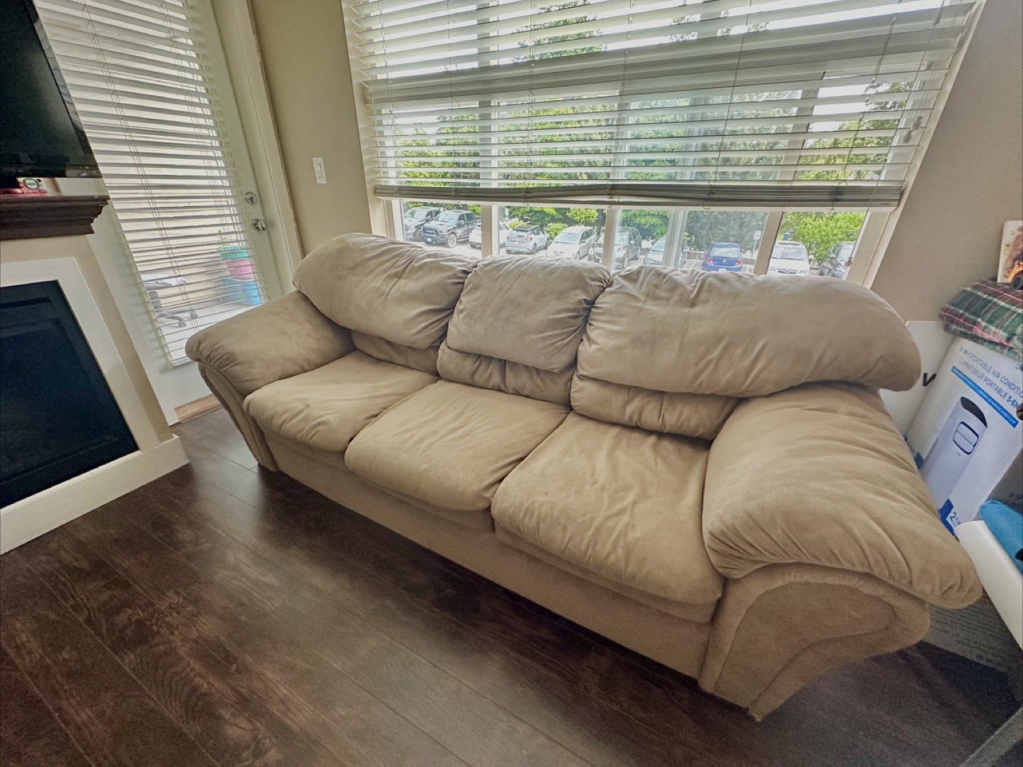 ⭐️Free⭐️Beige Three-Seater Sofa - photo 3