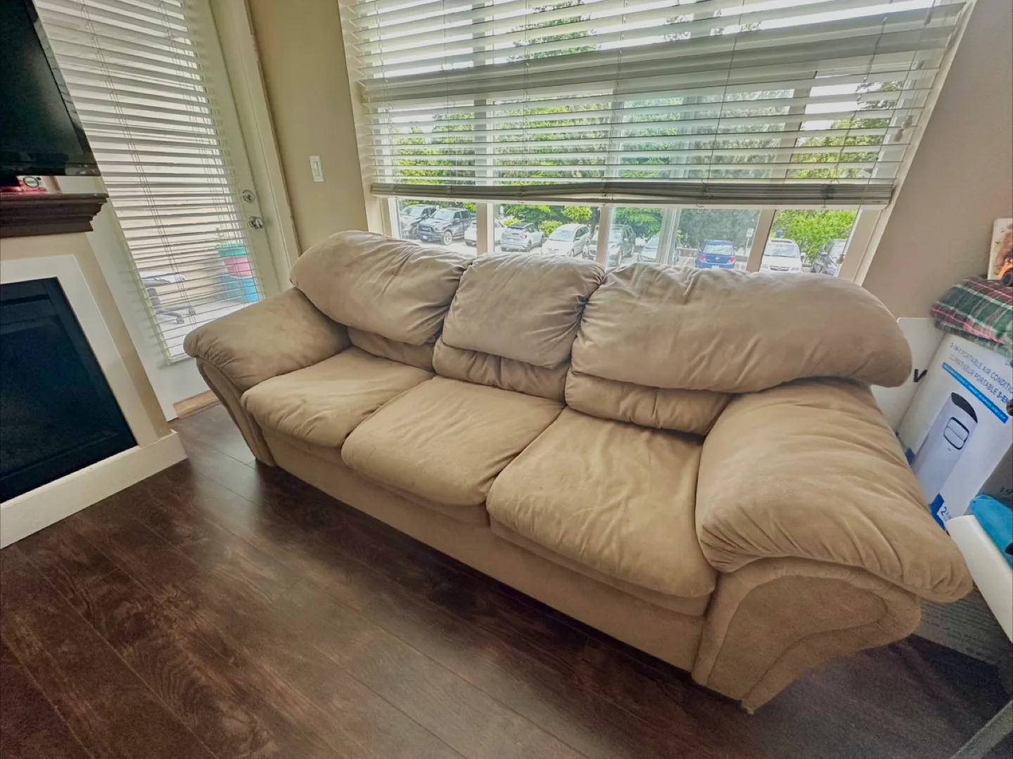 ⭐️Free⭐️Beige Three-Seater Sofa image indicator(3)