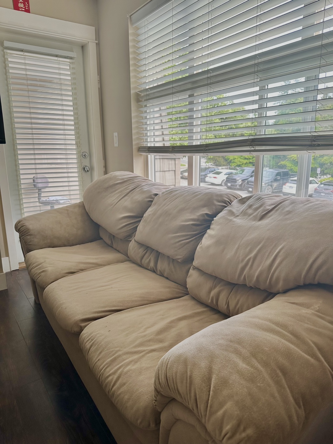 ⭐️Free⭐️Beige Three-Seater Sofa - photo 5