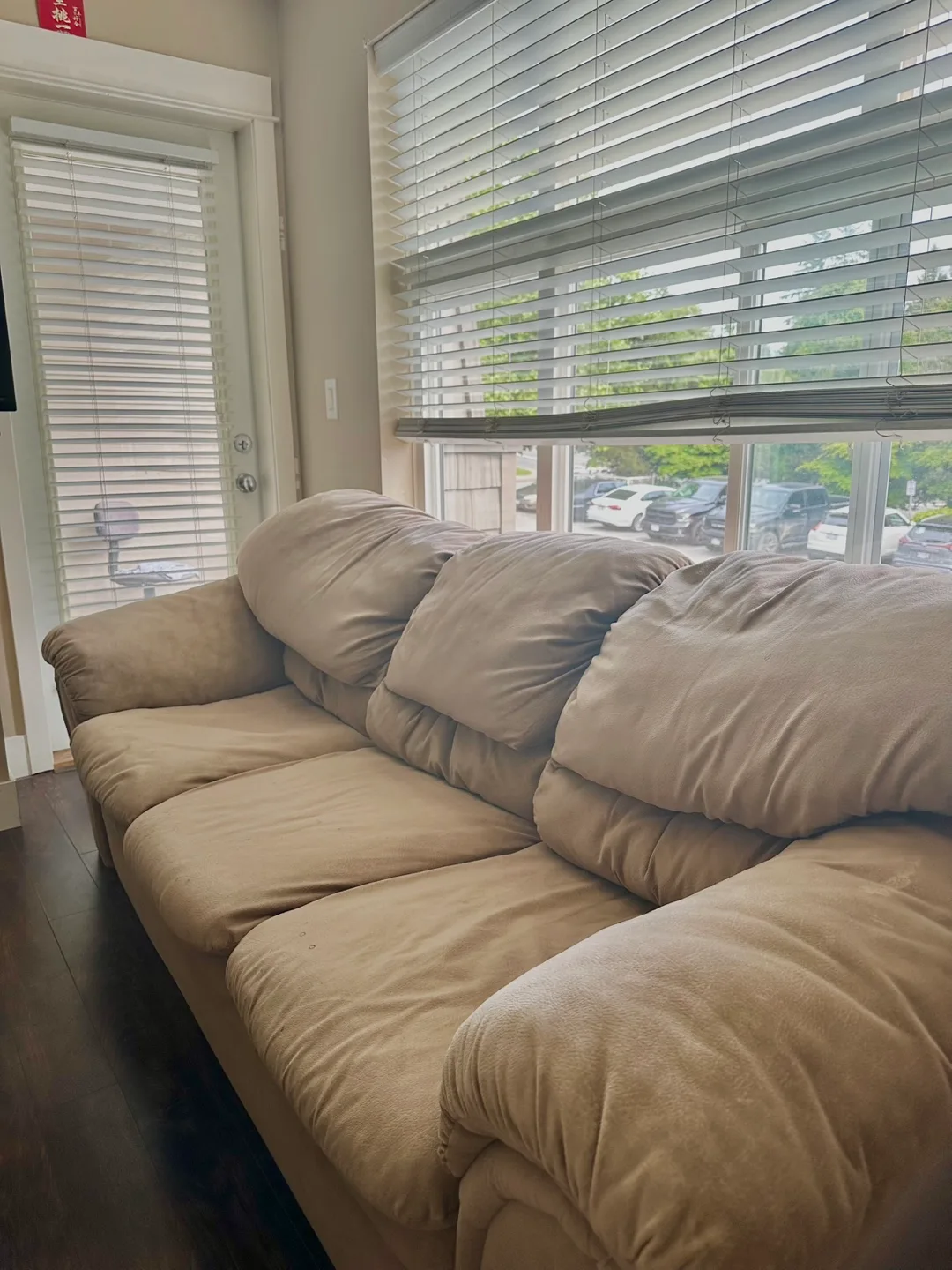 ⭐️Free⭐️Beige Three-Seater Sofa image indicator(5)