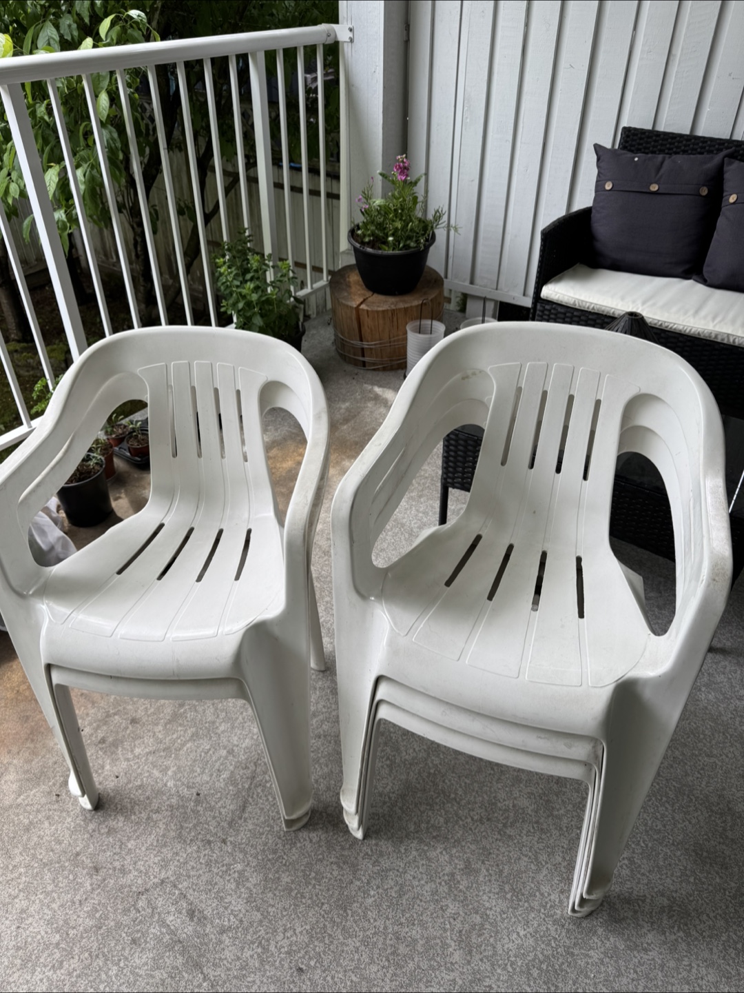 🇨🇦 Day Sale -5 x $6=$30 White Plastic Outdoor Chairs